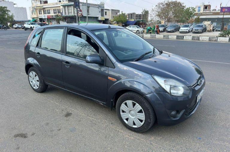 Ford Figo 1.2P TITANIUM MT 2010