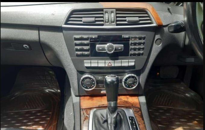 Mercedes-Benz C-Class 200 CGI 2012