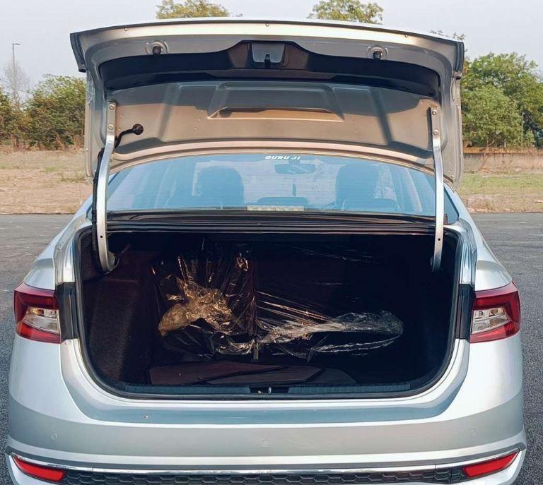 Skoda Slavia Style 1.0L TSI MT 2023