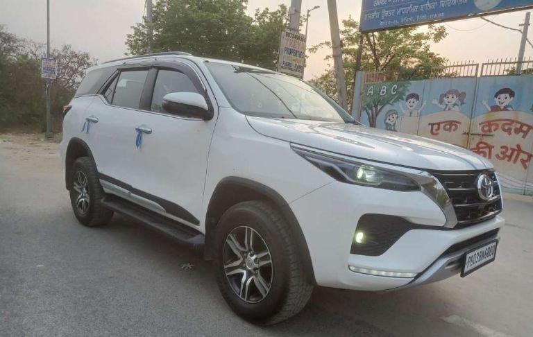 Toyota Fortuner 2.8 4x2 MT 2023