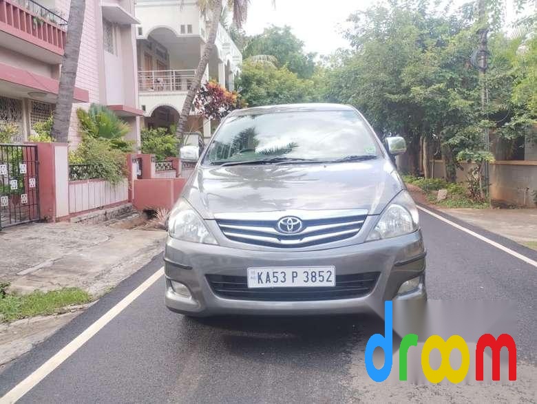 Toyota Innova 2.5 V 7 STR 2010