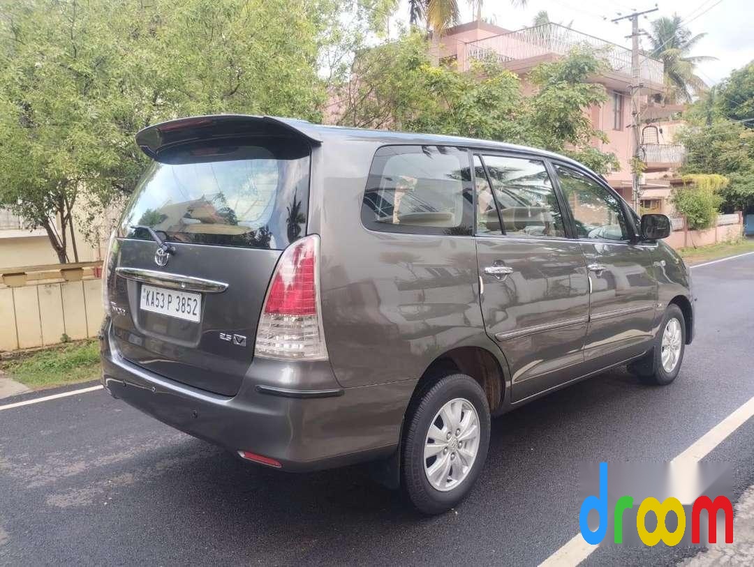 Toyota Innova 2.5 V 7 STR 2010