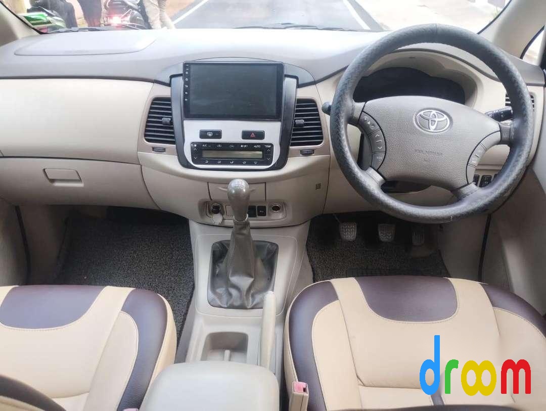 Toyota Innova 2.5 V 7 STR 2010