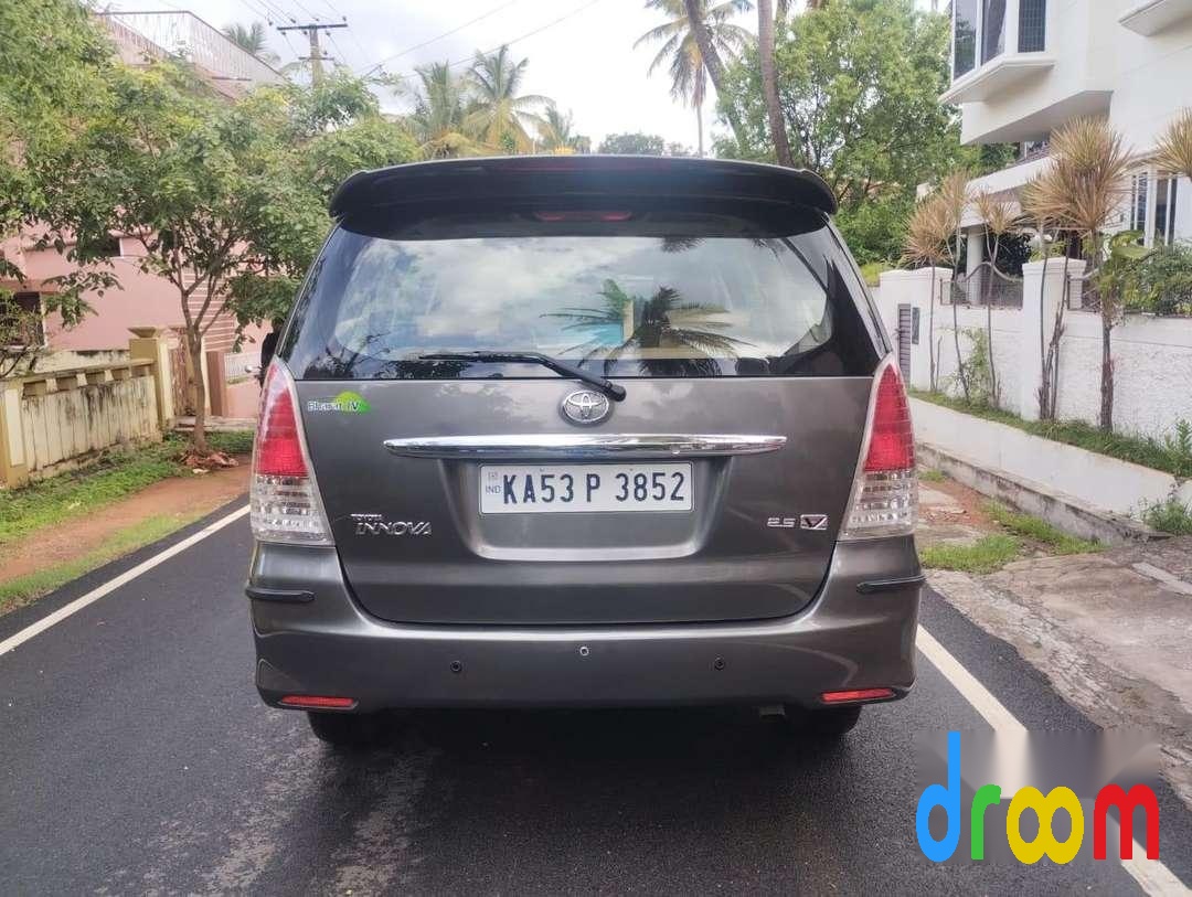 Toyota Innova 2.5 V 7 STR 2010