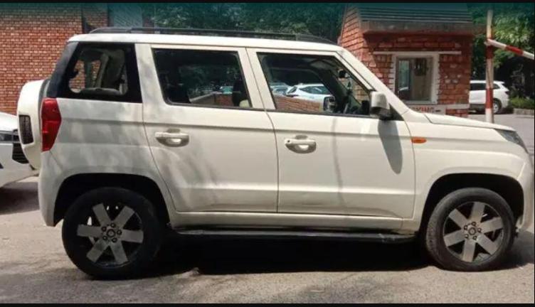 Mahindra TUV300 T6 Plus 2015
