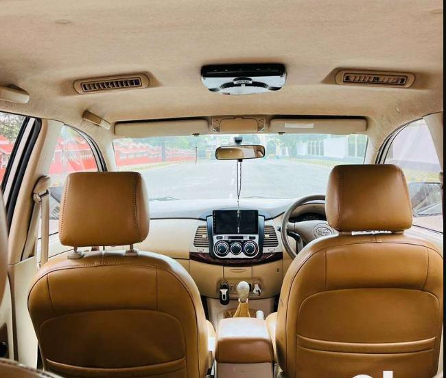 Toyota Innova 2.5 G 7 STR BS III 2007