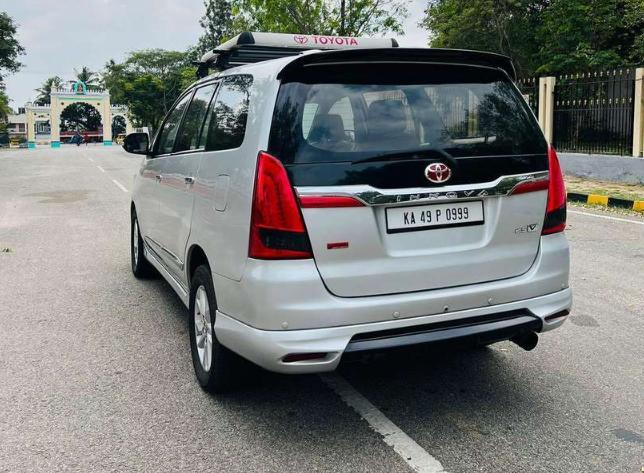 Toyota Innova 2.5 G 7 STR BS III 2007