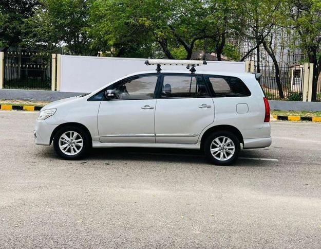 Toyota Innova 2.5 G 7 STR BS III 2007