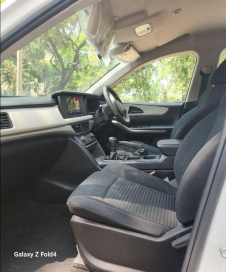 Mahindra XUV700 MX Petrol MT 5 STR 2022