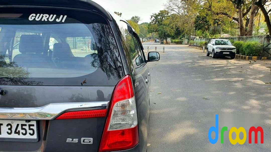 Toyota Innova 2.5 GX 7 STR BS IV 2015