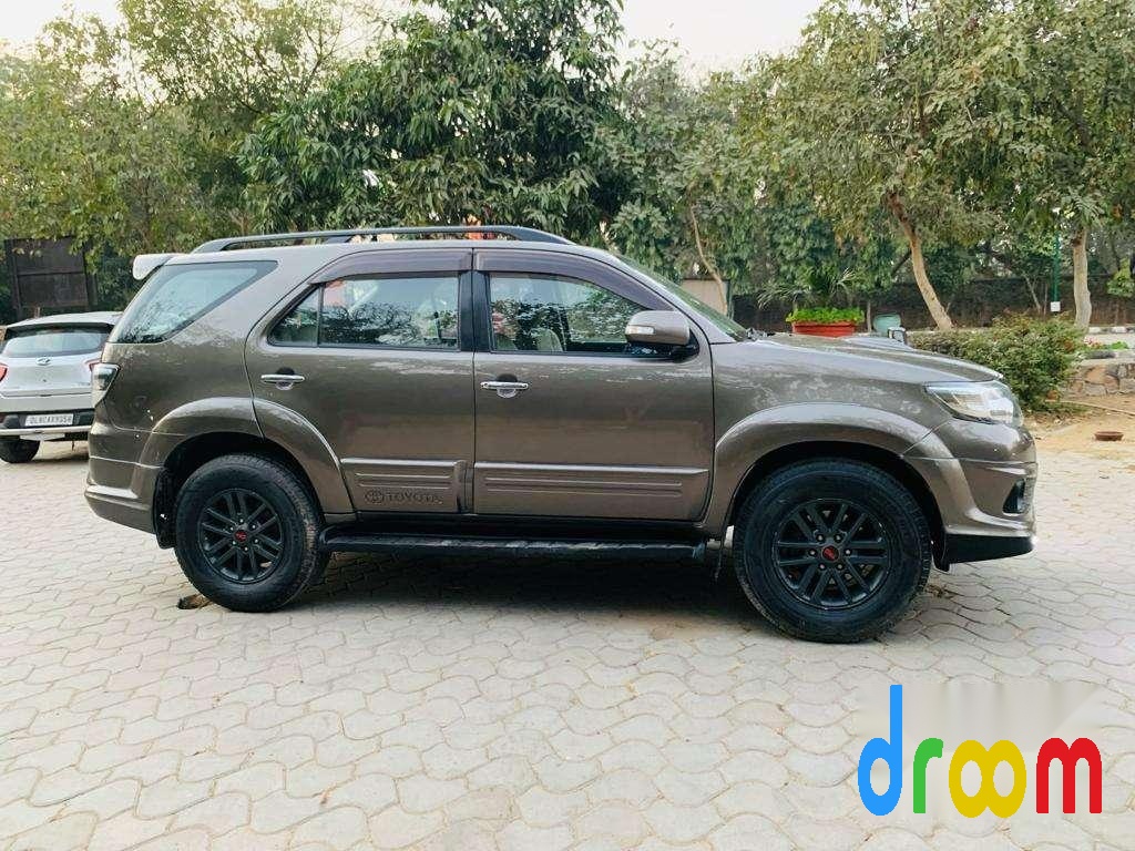 Toyota Fortuner 3.0 4x2 MT 2015