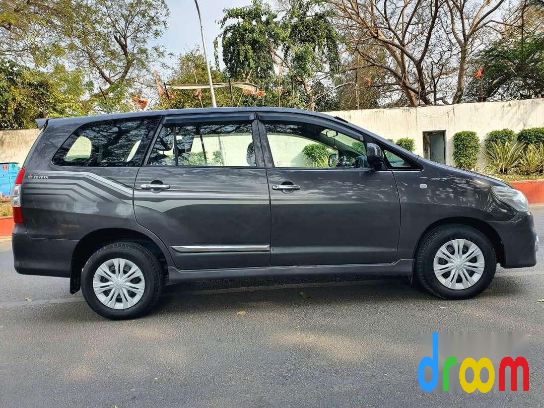 Toyota Innova 2.5 GX 7 STR BS IV 2015
