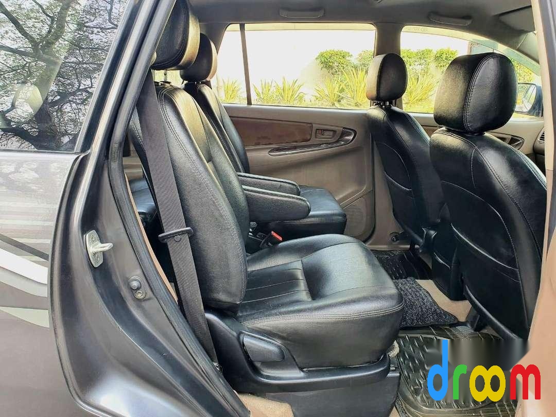 Toyota Innova 2.5 GX 7 STR BS IV 2015