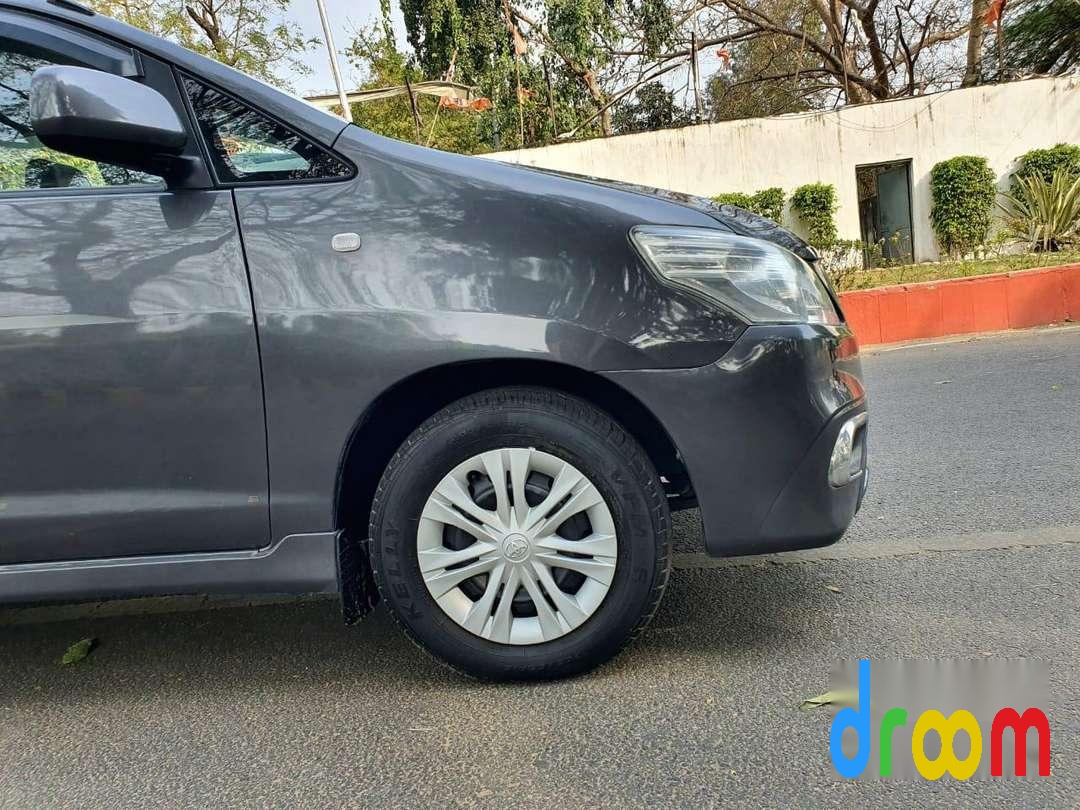 Toyota Innova 2.5 GX 7 STR BS IV 2015