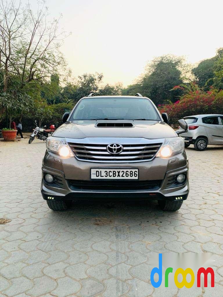 Toyota Fortuner 3.0 4x2 MT 2015