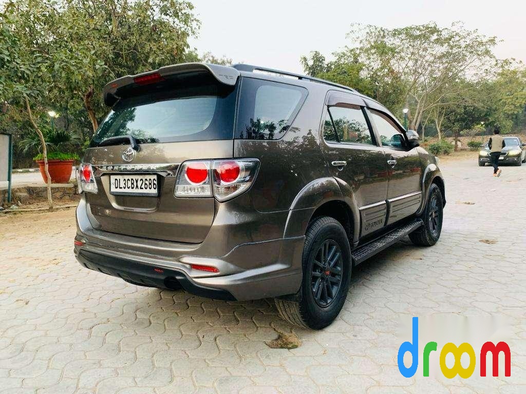 Toyota Fortuner 3.0 4x2 MT 2015