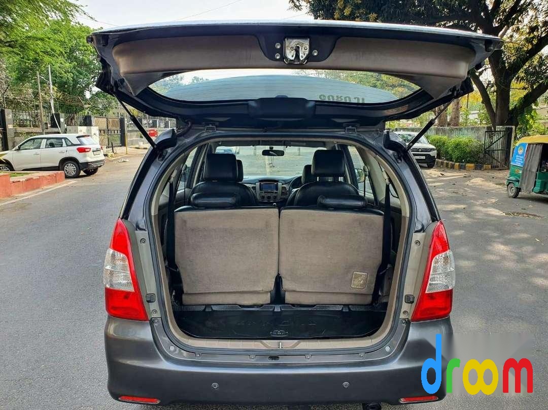 Toyota Innova 2.5 GX 7 STR BS IV 2015