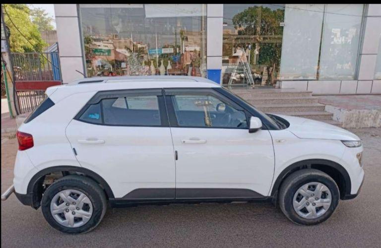 Hyundai Venue S 1.2 Petrol 2022