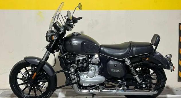 Yezdi Roadster Chrome Gallant Grey 2022