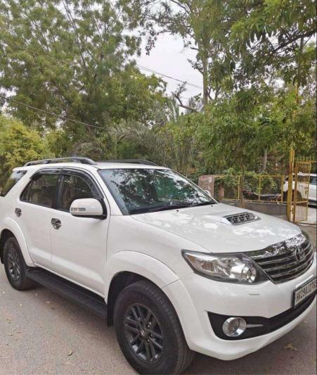 Toyota Fortuner 3.0 4x2 MT 2015
