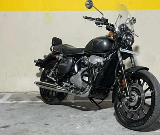 Yezdi Roadster Chrome Gallant Grey 2022