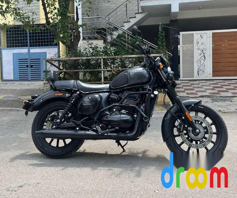 Yezdi Roadster Dark Smoke Grey 2022