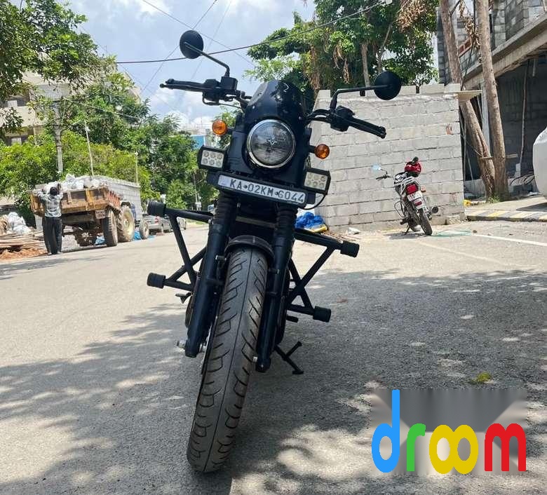 Yezdi Roadster Dark Smoke Grey 2022