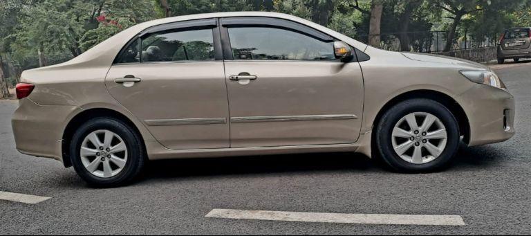 Toyota Corolla Altis 1.8 V AT 2013