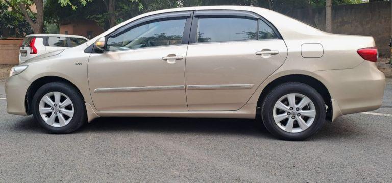Toyota Corolla Altis 1.8 V AT 2013