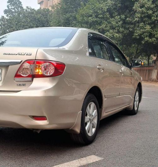 Toyota Corolla Altis 1.8 V AT 2013