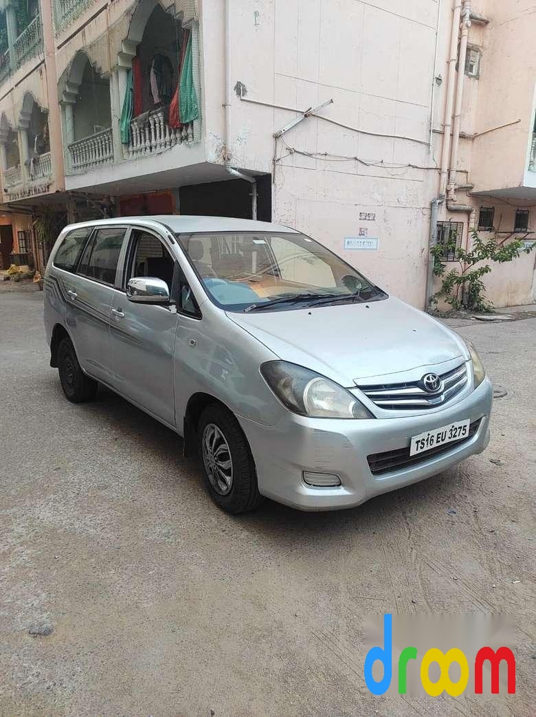 Toyota Innova 2.5 V 7 STR 2010
