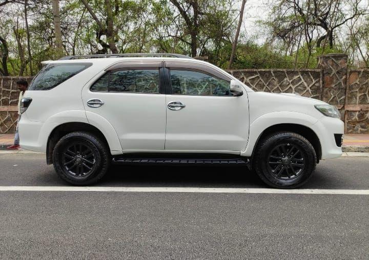 Toyota Fortuner 2.5 4x2 MT TRD Sportivo 2015