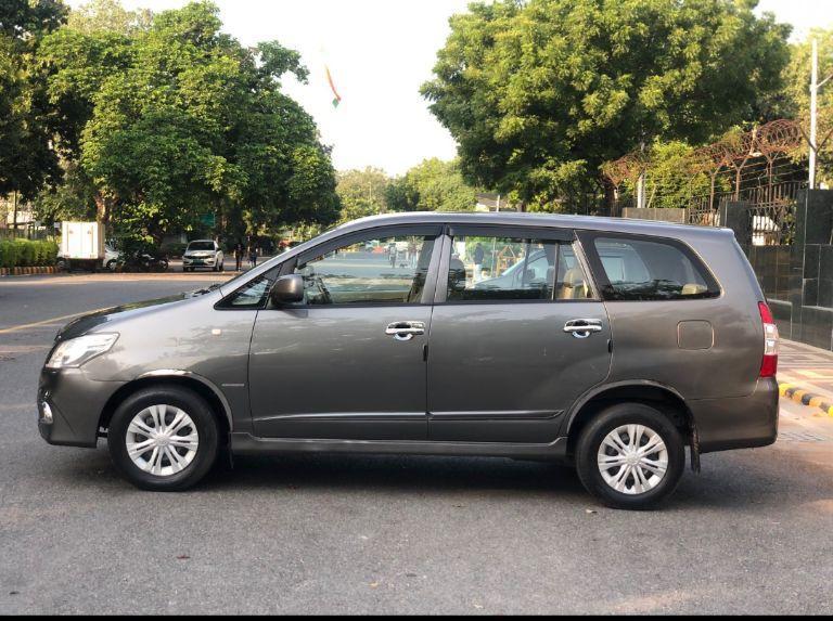 Toyota Innova 2.5 GX 7 STR BS III 2015