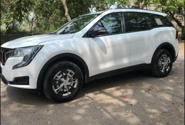 Mahindra XUV700 MX Petrol MT 5 STR 2021
