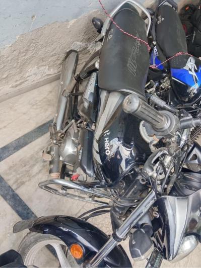 Hero HF Deluxe Black Self Alloy 100cc 2022