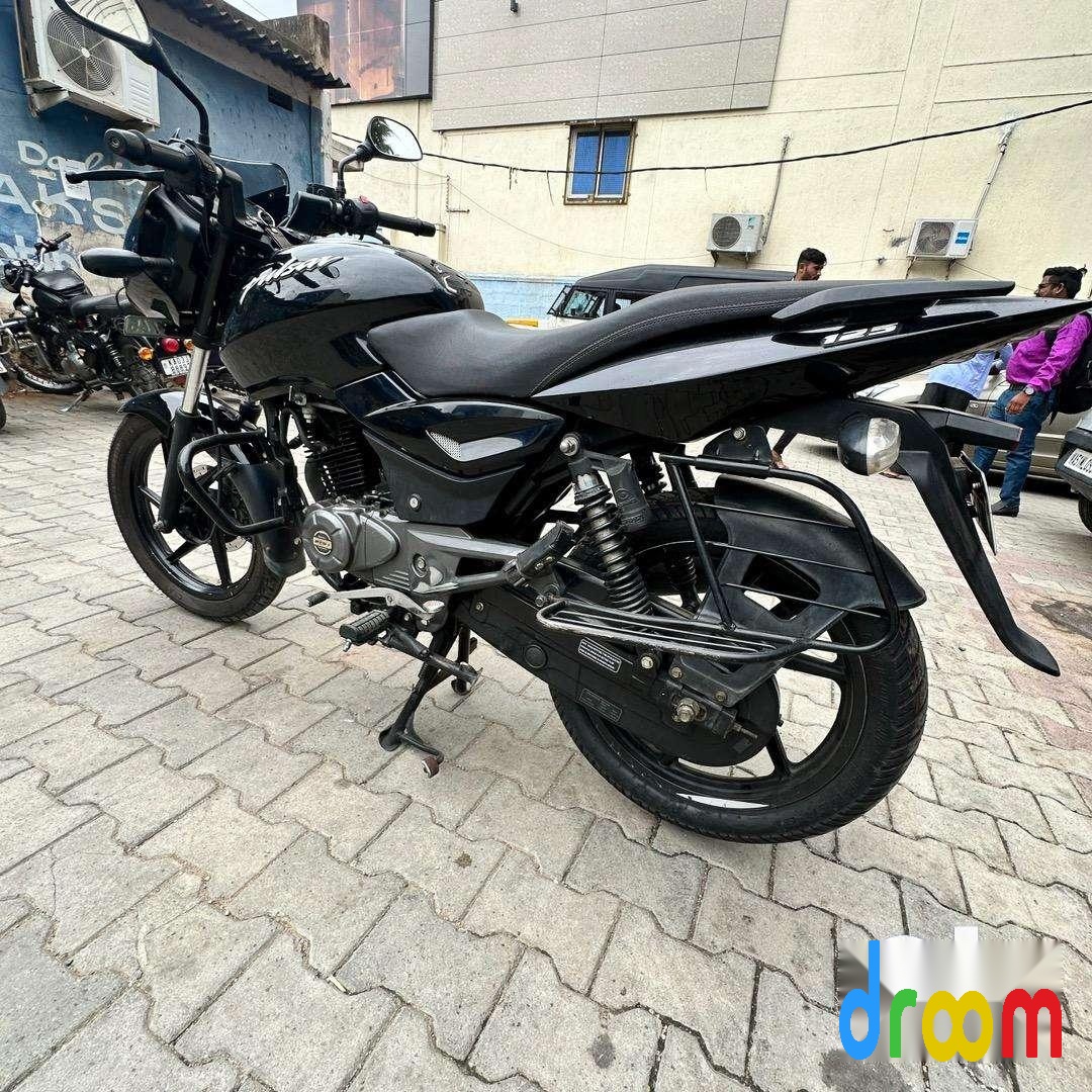 Bajaj Pulsar 125cc Drum BS6 2020