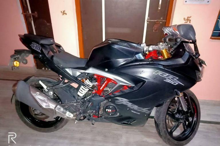 TVS Apache RTR 310 Arsenal Black with Quickshifter 2023