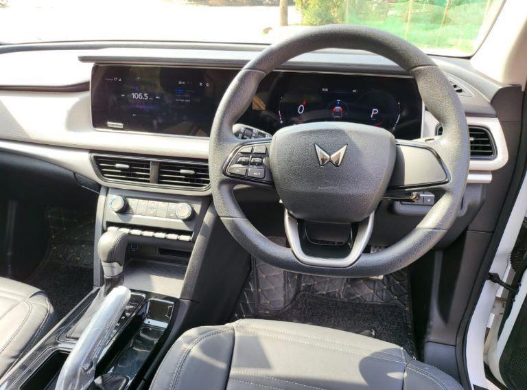 Mahindra XUV700 AX 3 Petrol AT 5 STR 2022