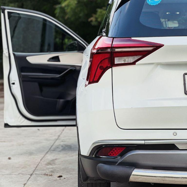 Mahindra XUV700 AX 5 Diesel MT 5 STR 2022