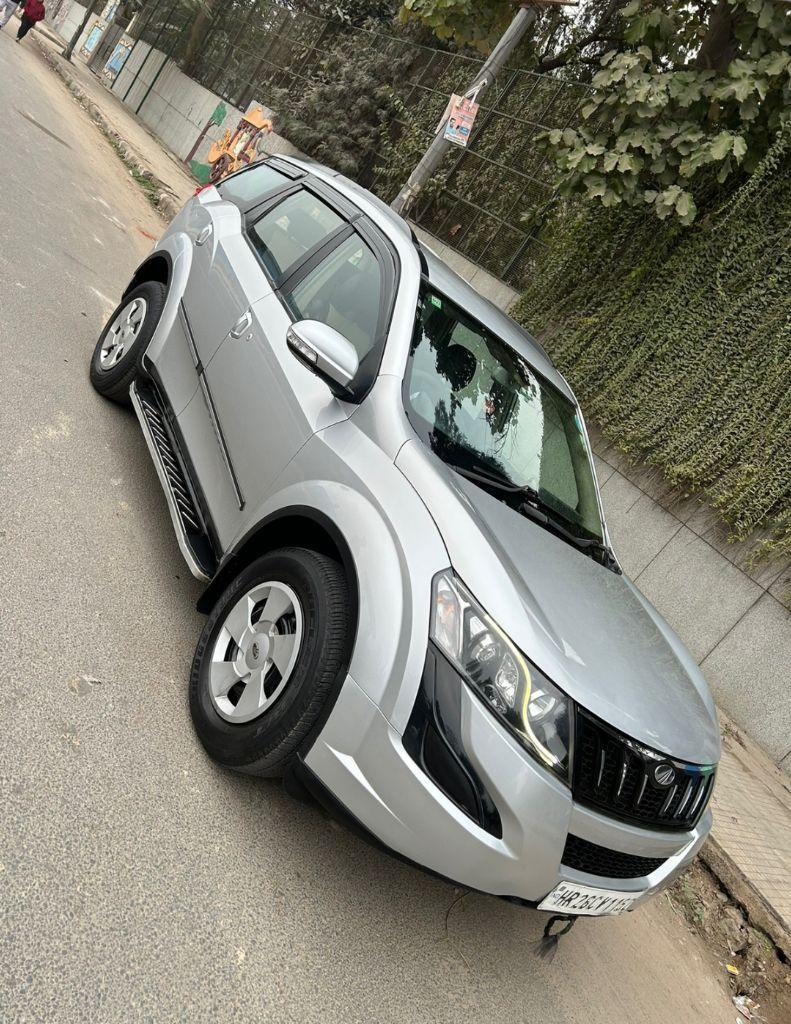 Mahindra XUV500 W6 2016