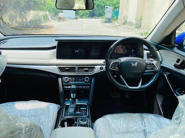 Mahindra XUV700 AX 7 Petrol AT Luxury Pack 7 STR 2021