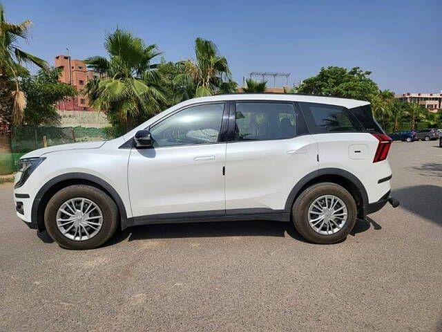Mahindra XUV700 AX 3 Petrol AT 5 STR 2022