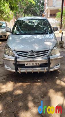 Toyota Innova 2.5 G 8 STR BS III 2011