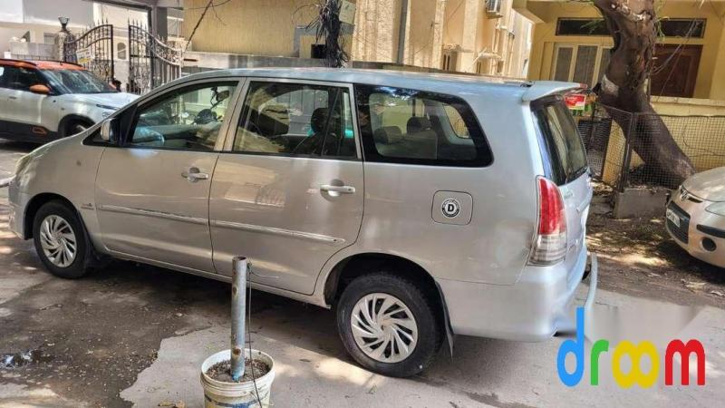 Toyota Innova 2.5 G 8 STR BS III 2011