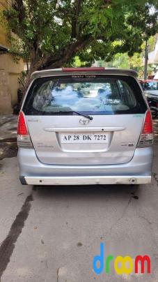 Toyota Innova 2.5 G 8 STR BS III 2011