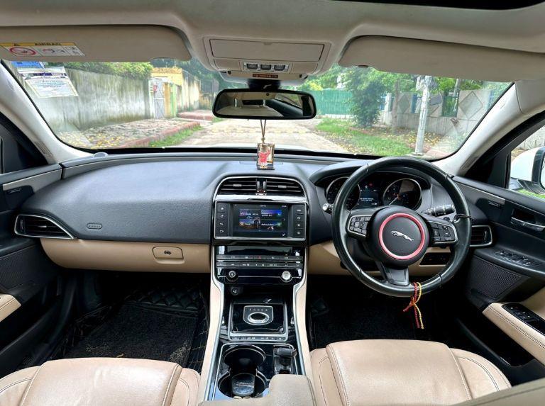 Jaguar XE Prestige 2017