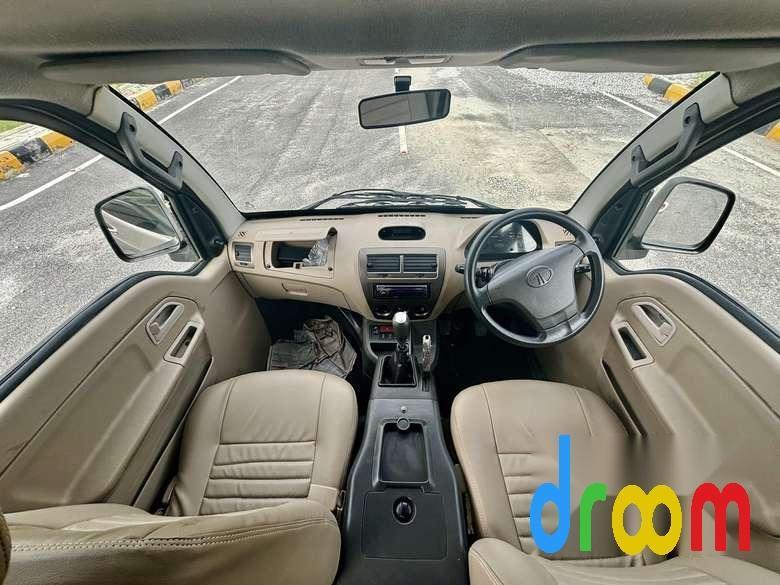 Tata Venture EX 8 STR 2011