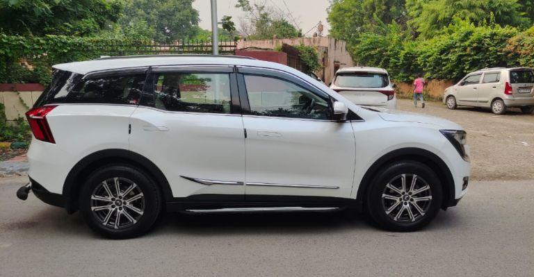 Mahindra XUV700 AX 7 Petrol AT 7 STR 2022