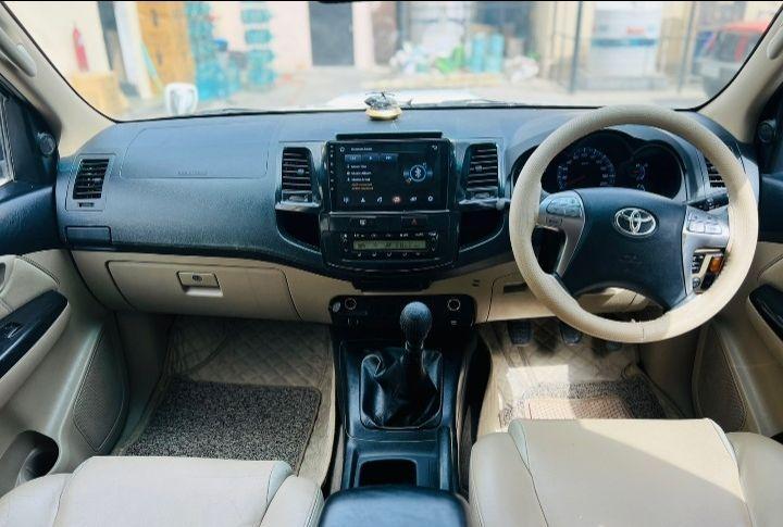 Toyota Fortuner 2.8 4x2 MT 2015