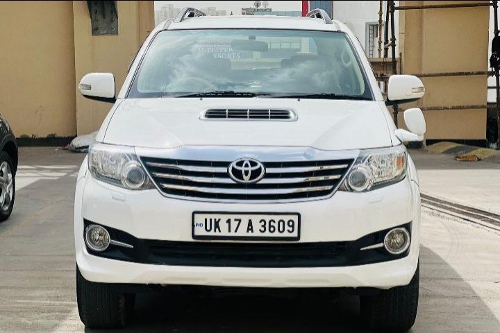 Toyota Fortuner 2.8 4x2 MT 2015